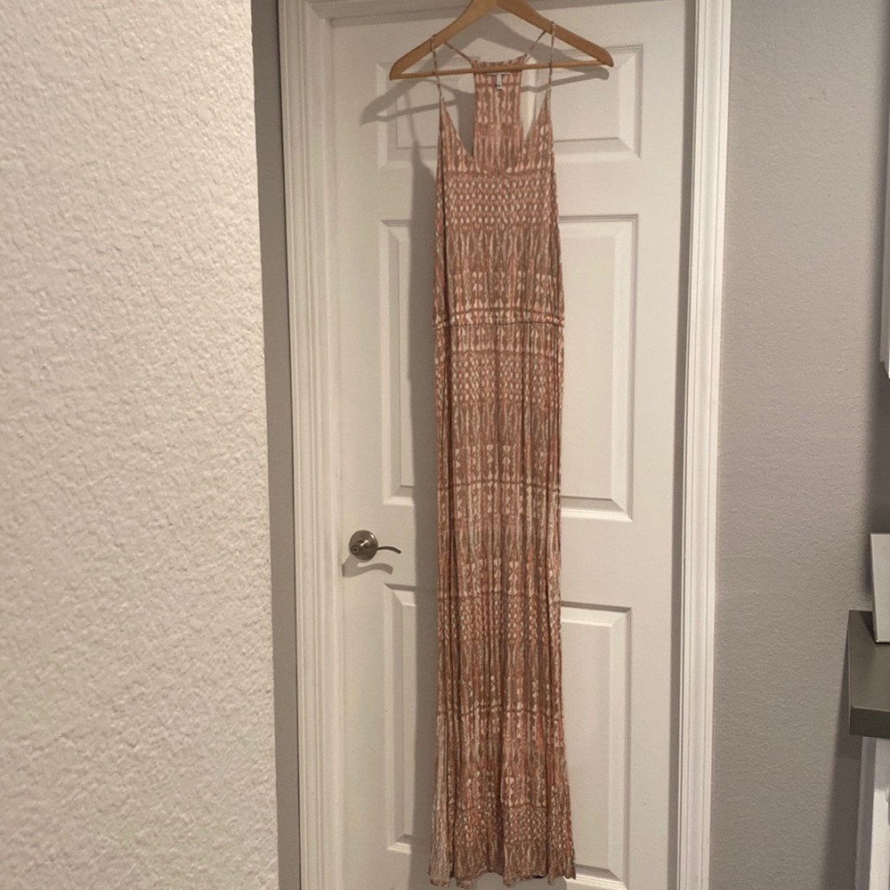 Adorable Maxi dress! Great fo summer and fall layering!